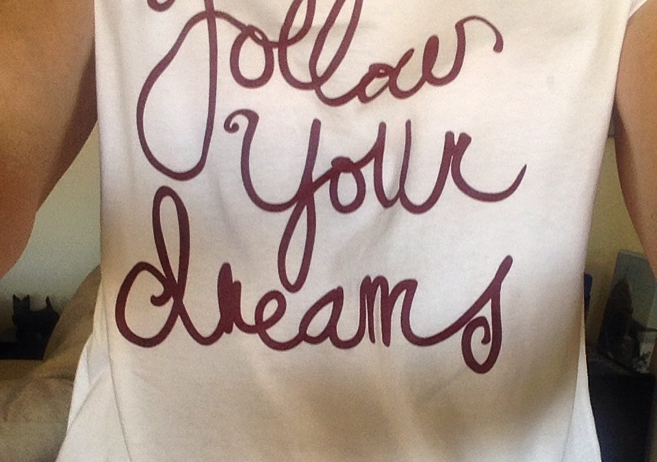 t-shirt quote "Follow your dreams"