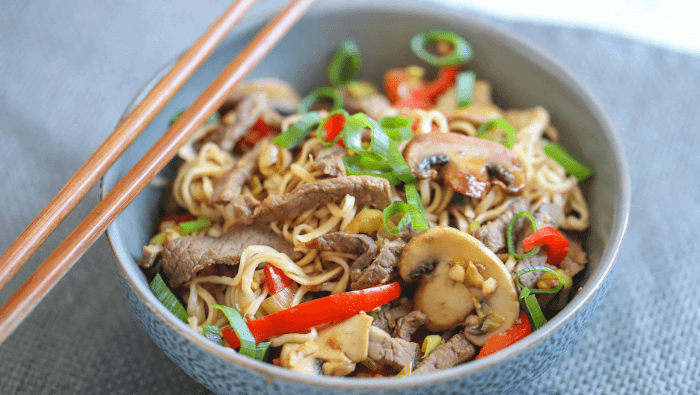 Quick beef chow mein