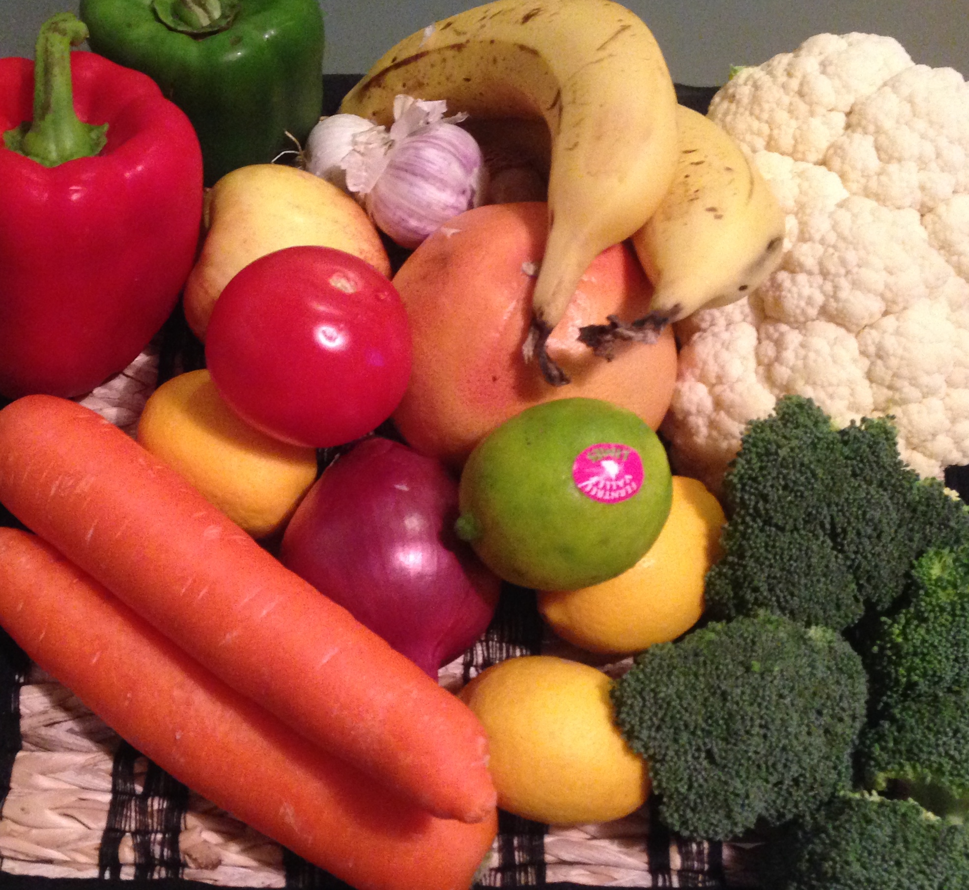 A variety of fresh fruit and vegetables is important for weight loss and healthy eating